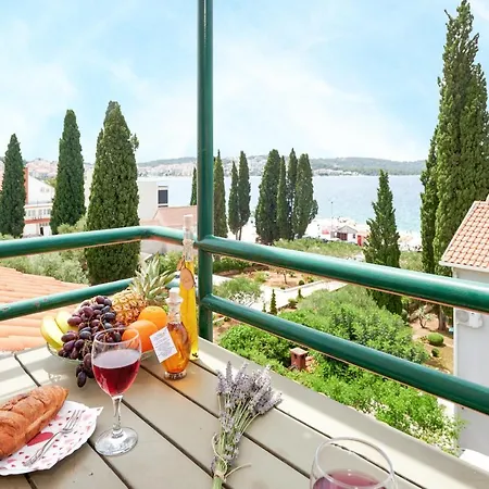 Guest house Veljko Okrug Gornji